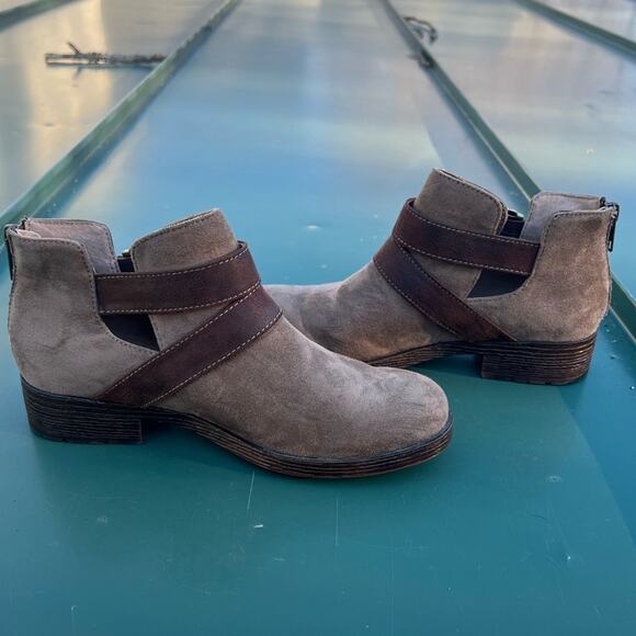 Boc light tan faux suede double buckle ankle booties with zipper on the back - Picture 9 of 11